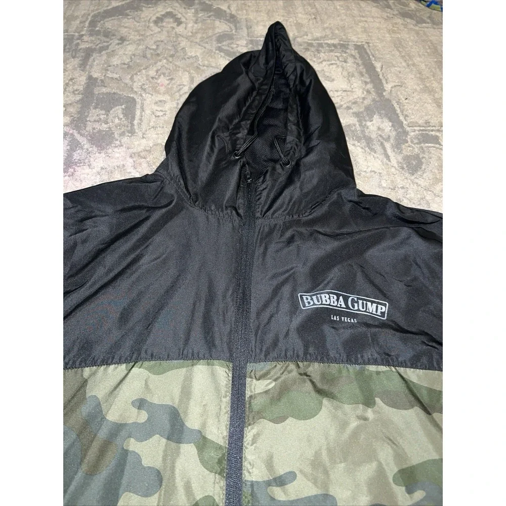 Bubba Gump Las Vegas Green Camo‎ Zip windbreaker hood jacket Mens Sz XXL 2XL New